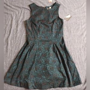 Never worn, M short/mid dress